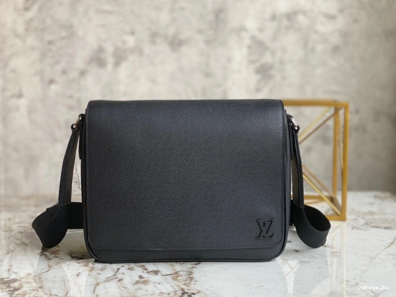 VUITTON DISTRICT LOUIS PM 0402